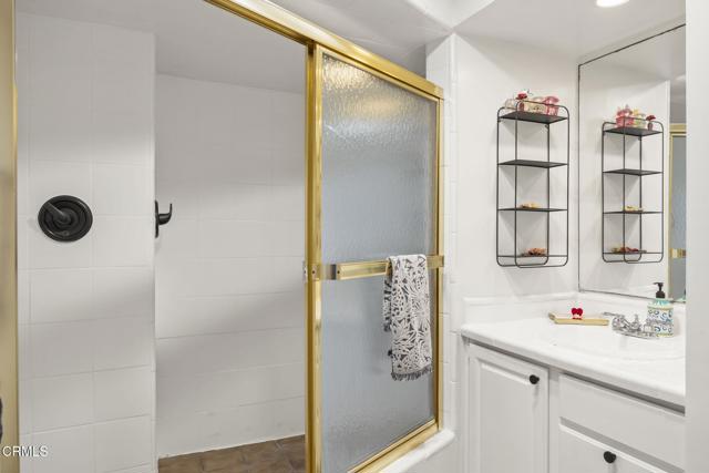 999 Waterbury Lane, Ventura CA: https://media.crmls.org/mediaz/38ace214-43b5-4660-a4ce-5bd6416c16e0.jpg