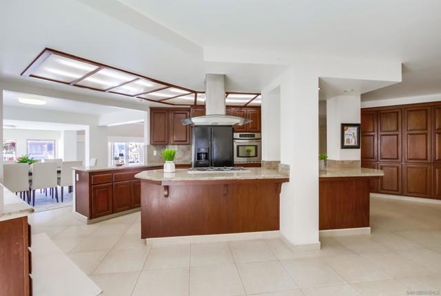 6 Buccaneer Way, Coronado CA: https://media.crmls.org/mediaz/38ad1895-fe3a-4d50-8a08-5b40a36c39ee.jpg