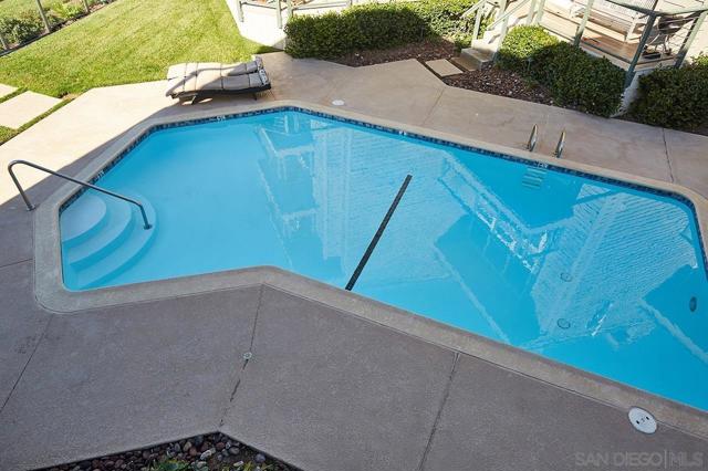 940 Sealane Dr, Encinitas CA: https://media.crmls.org/mediaz/38ad5973-362e-4101-8957-48b1b2ab8fa4.jpg