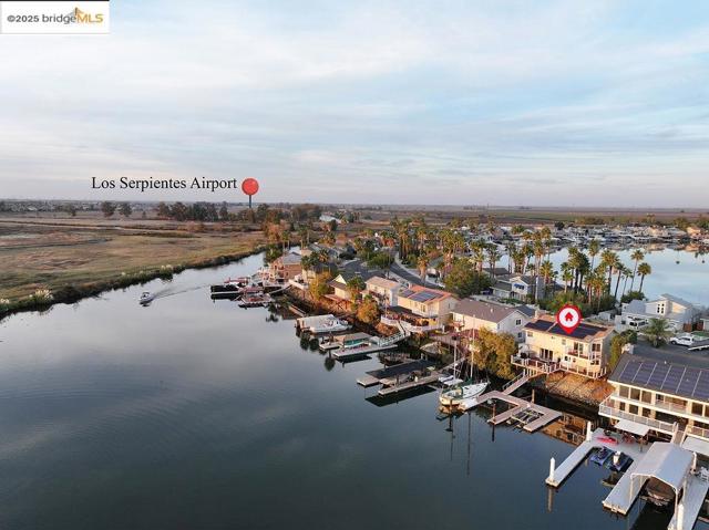 4930 Discovery Pt, Discovery Bay CA: https://media.crmls.org/mediaz/38ad60e7-f239-44eb-9265-6ce9066c29a2.jpg