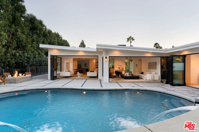 2600 Zorada Drive, Los Angeles CA: https://media.crmls.org/mediaz/38add850-e85f-495c-9223-0ca6fac50a54.jpg