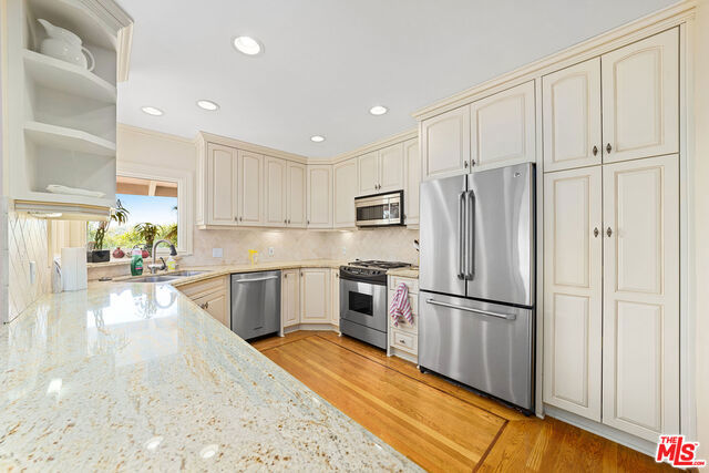 Image 9 of 39 For 821 Glenmere Way