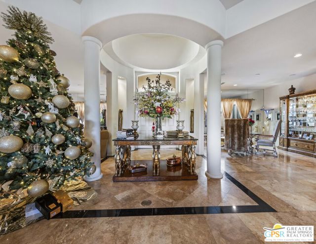 18 Calais Circle, Rancho Mirage CA: https://media.crmls.org/mediaz/38ae55cb-67e5-4b04-92eb-26360e34430f.jpg