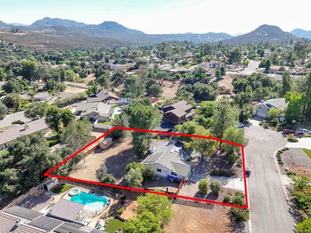 25119 Como Esta Court, Ramona CA: https://media.crmls.org/mediaz/38ae7470-ba38-40d3-91e0-5cac2e87bf03.jpg