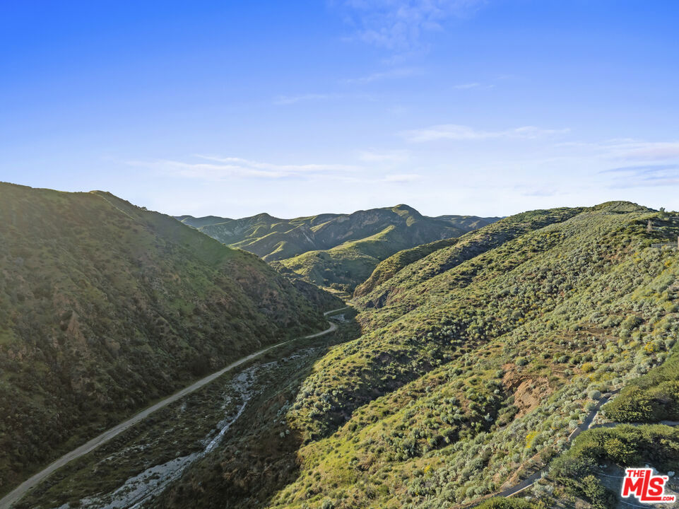 https://media.crmls.org/mediaz/38aeae9b-1997-4712-bbf5-f12e3c82f9b4.jpg?preset=X-Large