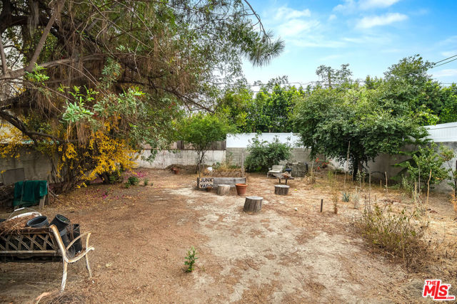 12344 Oxnard Street photo 15