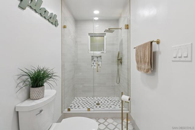 Image 31 of 73 For 43 Corte Maria Ave