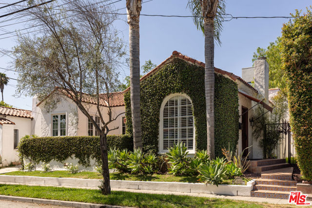 8009 Clinton Street, Los Angeles CA: https://media.crmls.org/mediaz/38b04789-cc07-4ca3-85dd-40bcfdc5369c.jpg