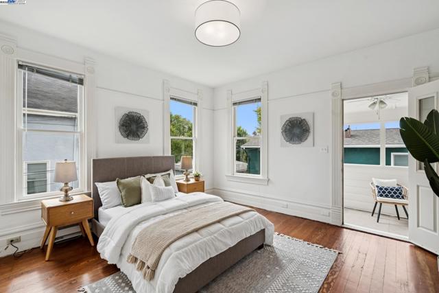 2120 Encinal Ave, Alameda CA: https://media.crmls.org/mediaz/38b076dd-7f43-4b2b-9751-e1c89a76db8e.jpg
