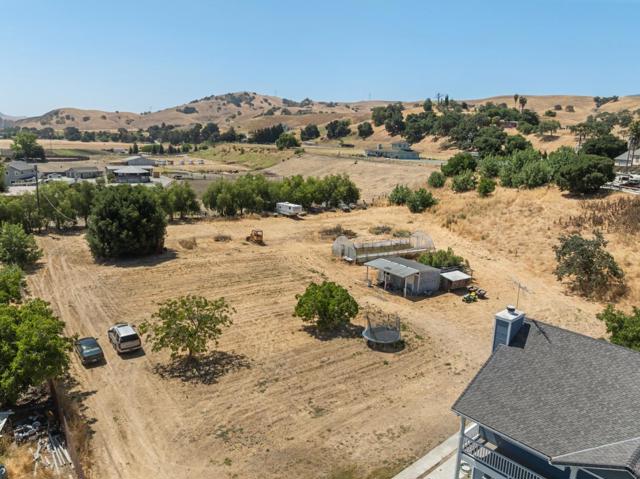 695 Hospital Road, Hollister CA: https://media.crmls.org/mediaz/38b0f358-e6d7-47a9-b37f-27719214ef72.jpg