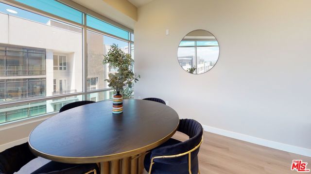 520 N Central Avenue, Glendale CA: https://media.crmls.org/mediaz/38b17af3-e303-4f09-b4ad-2df290635eba.jpg