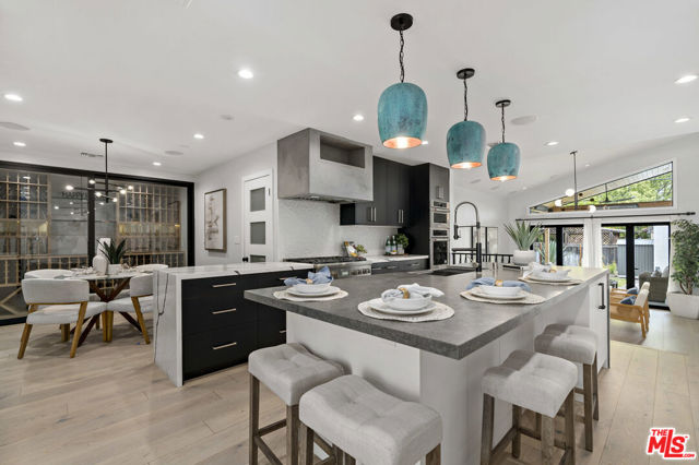 712 N Keystone Street, Burbank CA: https://media.crmls.org/mediaz/38b17fe2-35da-4279-a310-555799891231.jpg