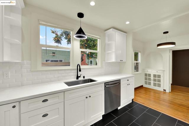 971 34Th St, Richmond CA: https://media.crmls.org/mediaz/38b1f790-865d-4cde-8c68-082d38a9c29b.jpg