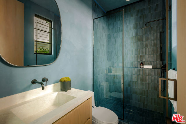 4165 Nagle Avenue, Sherman Oaks CA: https://media.crmls.org/mediaz/38b29fd2-ff54-426f-a600-90083809f619.jpg