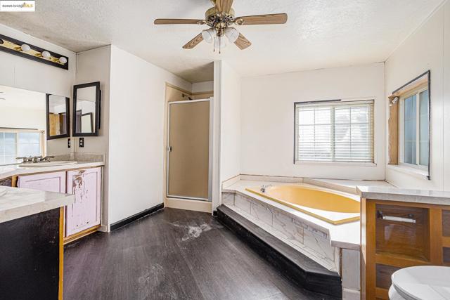 345 Benet Ct, Bethel Island CA: https://media.crmls.org/mediaz/38b376b6-3b59-4bc9-bcc3-f168e3ccedec.jpg
