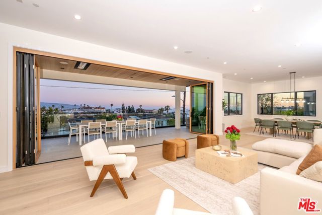 461 Chabela Drive, Manhattan Beach CA: https://media.crmls.org/mediaz/38b37bc0-debf-4c13-ac5e-72c749fc631e.jpg