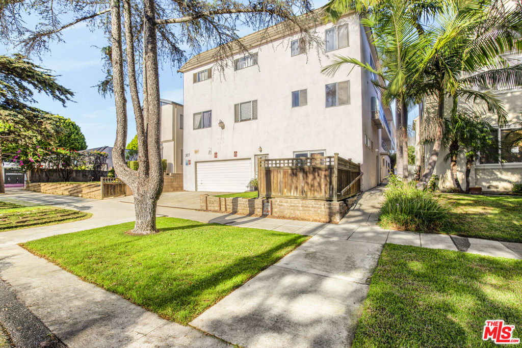 Multifamily at 817 12th Street