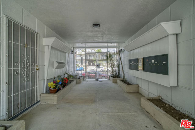 4505 Santa Rosalia Drive, Los Angeles CA: https://media.crmls.org/mediaz/38b3b079-e934-4795-acd6-a631176ddb6d.jpg