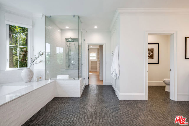 Image 25 of 45 For 24049 Chestnut Way