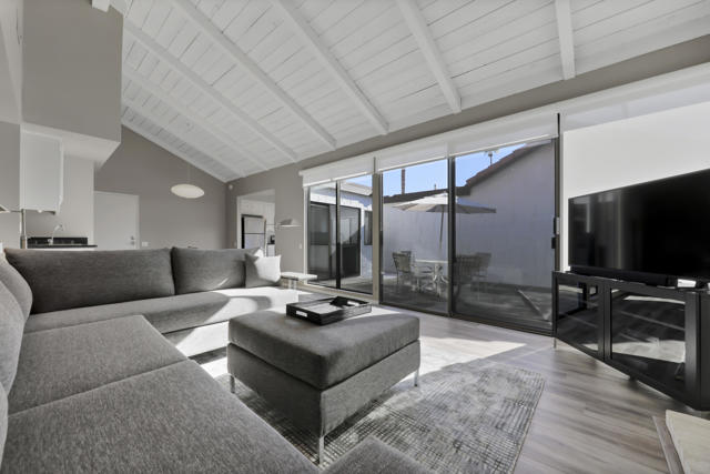 2545 Miramonte W Circle, Palm Springs CA: https://media.crmls.org/mediaz/38b43ad4-645a-45d4-8c83-9e5acac2bd57.jpg