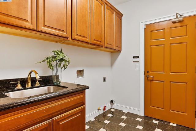 1673 Richardson Court, Concord CA: https://media.crmls.org/mediaz/38b48557-60b7-4bfe-bd29-a0a667fc9bdd.jpg