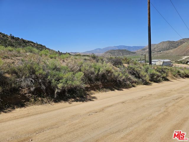 0 Pine Grove Dr, Tehachapi CA: https://media.crmls.org/mediaz/38b4e58b-4cc8-459c-a0d3-7788b6667479.jpg