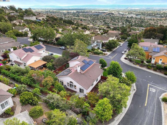 1000 Silver Maple Lane, Hayward CA: https://media.crmls.org/mediaz/38b4ff12-8306-41f0-b7f1-3a927170be90.jpg