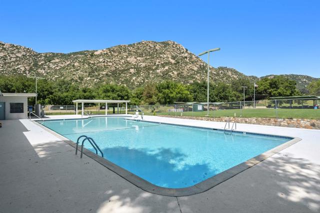 24849 Pappas Rd, Ramona CA: https://media.crmls.org/mediaz/38b548ca-ab57-4cdf-a53c-cf278df6765e.jpg