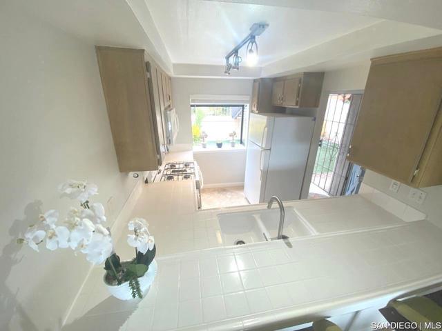 108 S Kihridge LN, Encinitas CA: https://media.crmls.org/mediaz/38b5d55d-421d-4229-b4fd-ea8ee5ebd7b6.jpg
