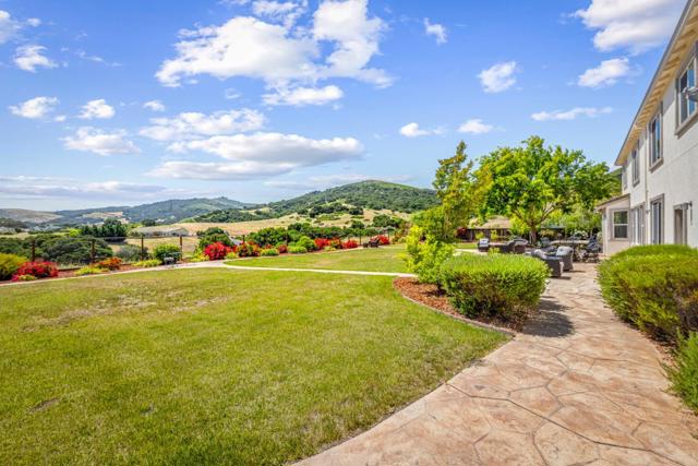 531 Via Vaquero Sur, San Juan Bautista CA: https://media.crmls.org/mediaz/38b6195e-c124-46d6-9522-0a105453a4db.jpg