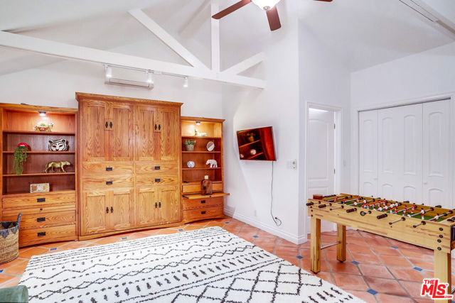 1607 N Vista Street, Los Angeles CA: https://media.crmls.org/mediaz/38b661f2-3c27-4d3a-b3b6-9a32f1f54ba9.jpg