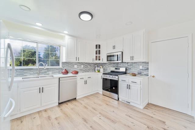 240 Daphne Way, East Palo Alto CA: https://media.crmls.org/mediaz/38b7c481-5755-420b-bdf5-7d59bdd10d89.jpg
