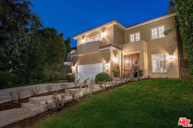 969 S Carmelina Avenue, Los Angeles CA: https://media.crmls.org/mediaz/38b84ac0-39cc-40dc-b088-5a2955bec76e.jpg