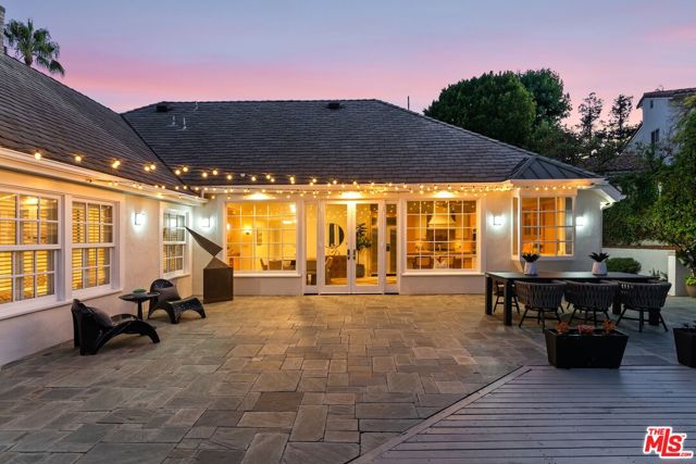 2596 Wallingford Drive, Beverly Hills CA: https://media.crmls.org/mediaz/38b85f8f-4f2b-4793-9417-f2de23e039eb.jpg