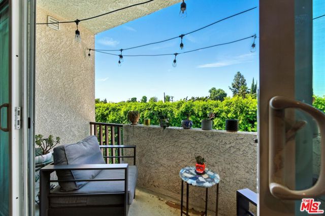 12955 Riverside Drive, Sherman Oaks CA: https://media.crmls.org/mediaz/38b8e99d-2995-4b11-9451-5400dc36f0ec.jpg