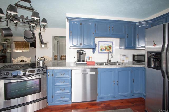 Detail Gallery Image 15 of 36 For 405 Solana Real, Fallbrook,  CA 92028 - 3 Beds | 3 Baths