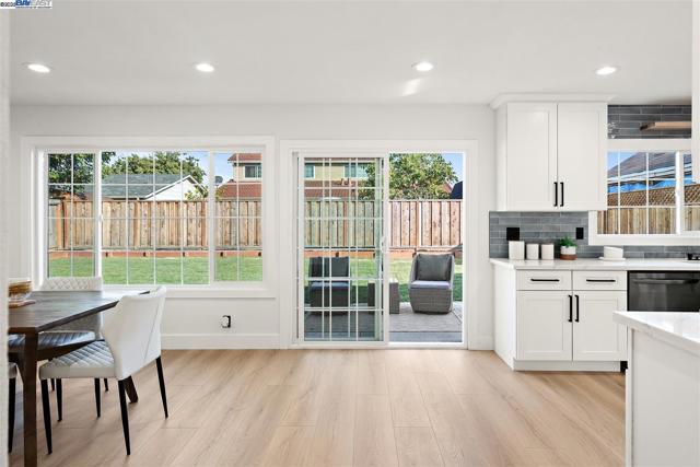 3270 Santa Sophia Way, Union City CA: https://media.crmls.org/mediaz/38b9a59a-f1ed-4b8f-8673-3711709078da.jpg