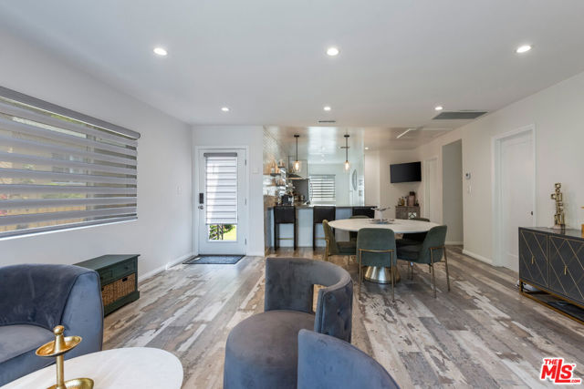 10315 Fairgrove Avenue, Tujunga CA: https://media.crmls.org/mediaz/38b9b9ec-39bf-478b-92bb-556f4dd2e9ce.jpg