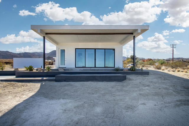 66050 Cottonwood Drive, Joshua Tree CA: https://media.crmls.org/mediaz/38bb7eb2-b480-483f-81fa-377654b05f61.jpg