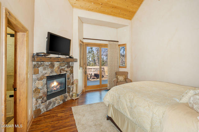 32310 Hummingbird Court, Running Springs CA: https://media.crmls.org/mediaz/38bbbf0f-3b83-4011-aba4-490908a6d28f.jpg