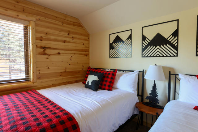 289 Stony Creek Road, Big Bear CA: https://media.crmls.org/mediaz/38bc51b0-f36b-4bca-ade0-4e0b9974a01a.jpg