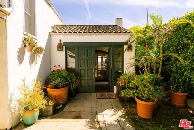 2 Bed Home for Sale in Los Angeles, California