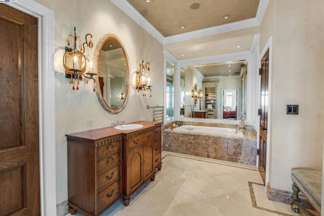 797 Las Olas Dr, Aptos CA: https://media.crmls.org/mediaz/38bc8d59-9be3-422b-9697-4c53d8422372.jpg