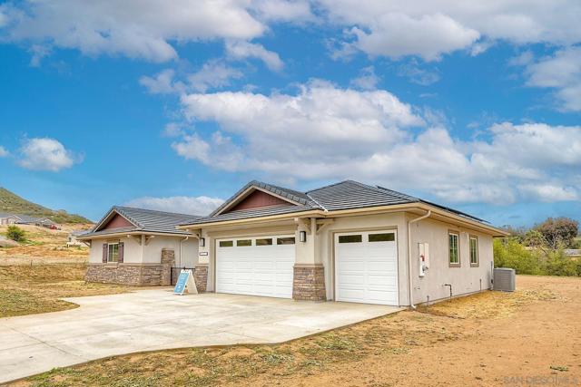 29527 Viking View Ln, Valley Center CA: https://media.crmls.org/mediaz/38bca2aa-060b-4431-a58c-c2f5adb990b0.jpg