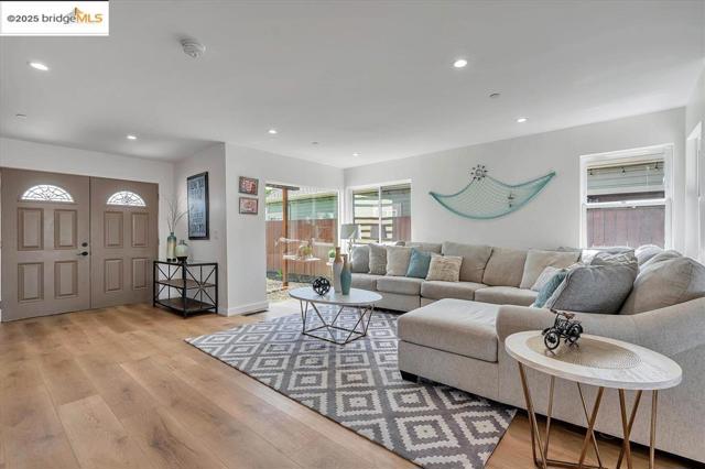 1642 Dune Point Ct, Discovery Bay CA: https://media.crmls.org/mediaz/38bcc6bf-7e87-457a-9e39-7f94fef6f791.jpg