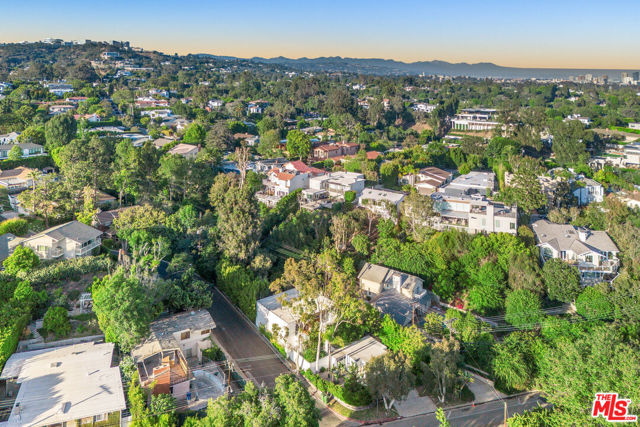 366 N Kenter Avenue, Los Angeles CA: https://media.crmls.org/mediaz/38bcd0d6-f852-46df-bd4d-1f1147206422.jpg