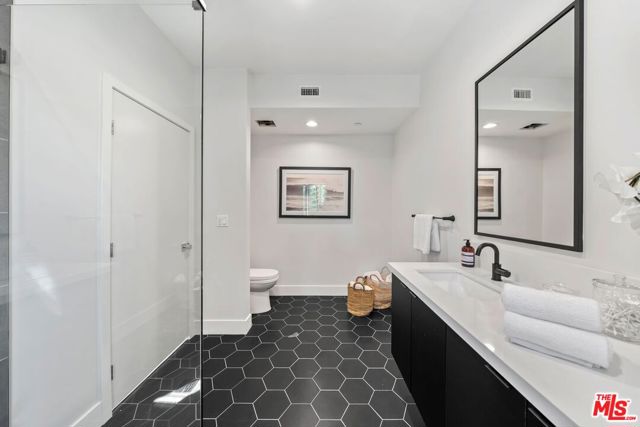 1624 Normandie Avenue, Los Angeles, California 90027, 3 Bedrooms Bedrooms, ,2 BathroomsBathrooms,Townhouse,For Sale,Normandie,23311703