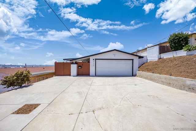 1210 Maria Ave, Spring Valley CA: https://media.crmls.org/mediaz/38bd7cbf-6a16-4cf6-ae34-26e282f7ea47.jpg