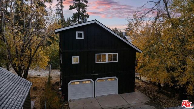 993 Cameron Drive, Big Bear CA: https://media.crmls.org/mediaz/38bd96ae-aa2b-4f3c-836d-4e112d35ce40.jpg