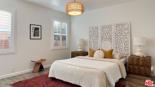 4427 S Wilton Place, Los Angeles CA: https://media.crmls.org/mediaz/38bdfd99-9df4-4d15-b975-ca28f4dc8096.jpg